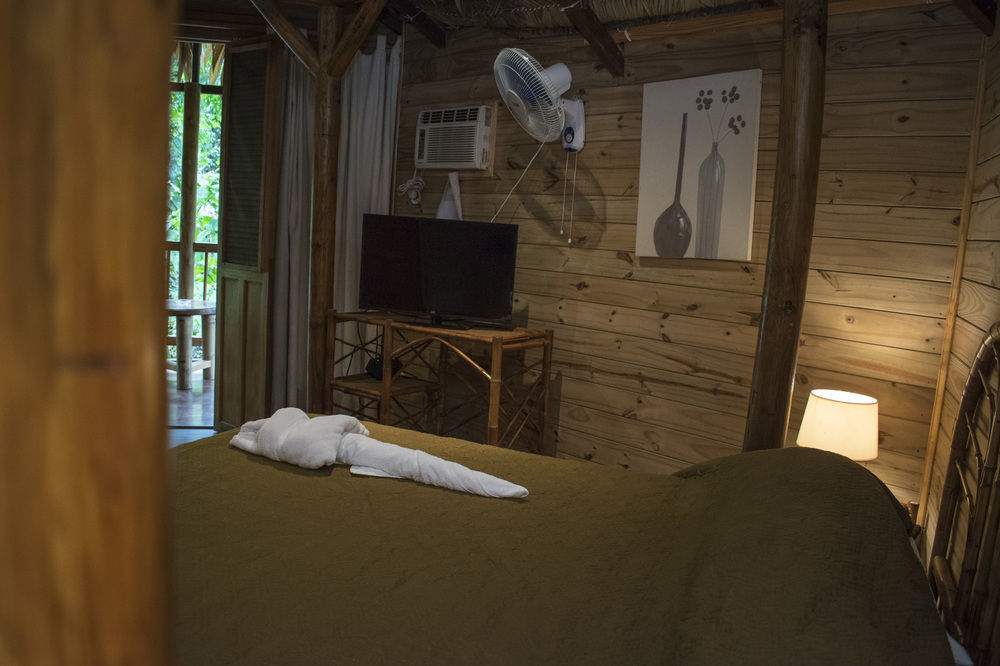Bugabutik Hotel Resort Cocles Beach ภายนอก รูปภาพ