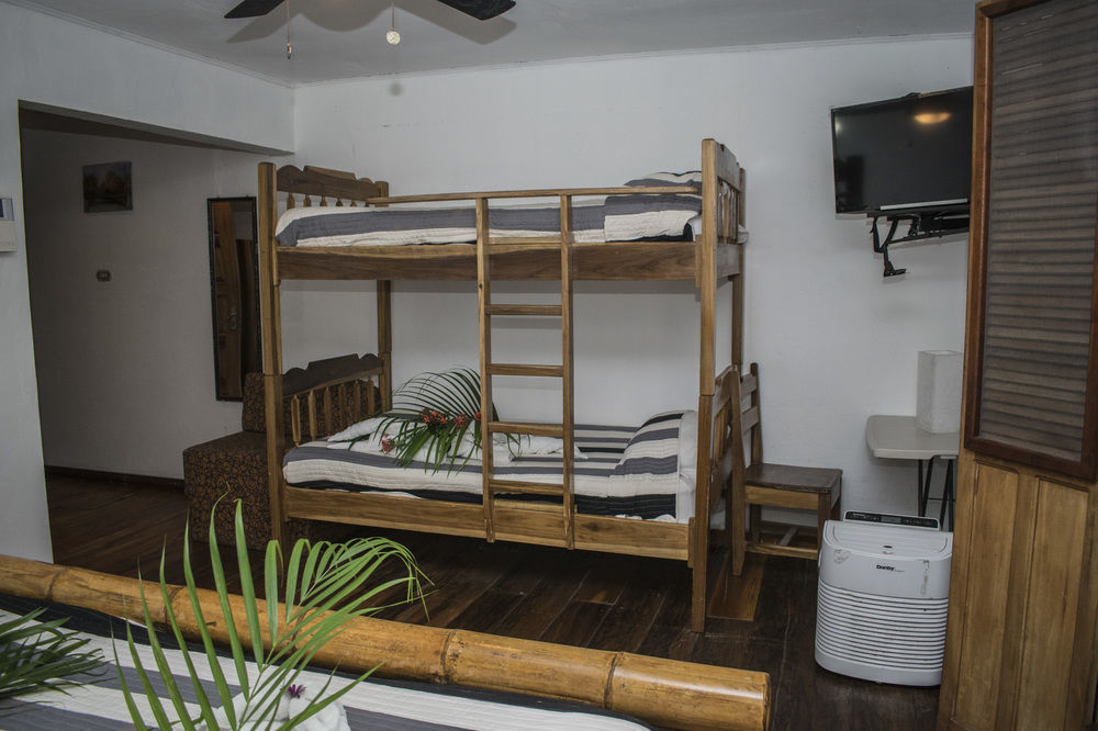 Bugabutik Hotel Resort Cocles Beach ภายนอก รูปภาพ