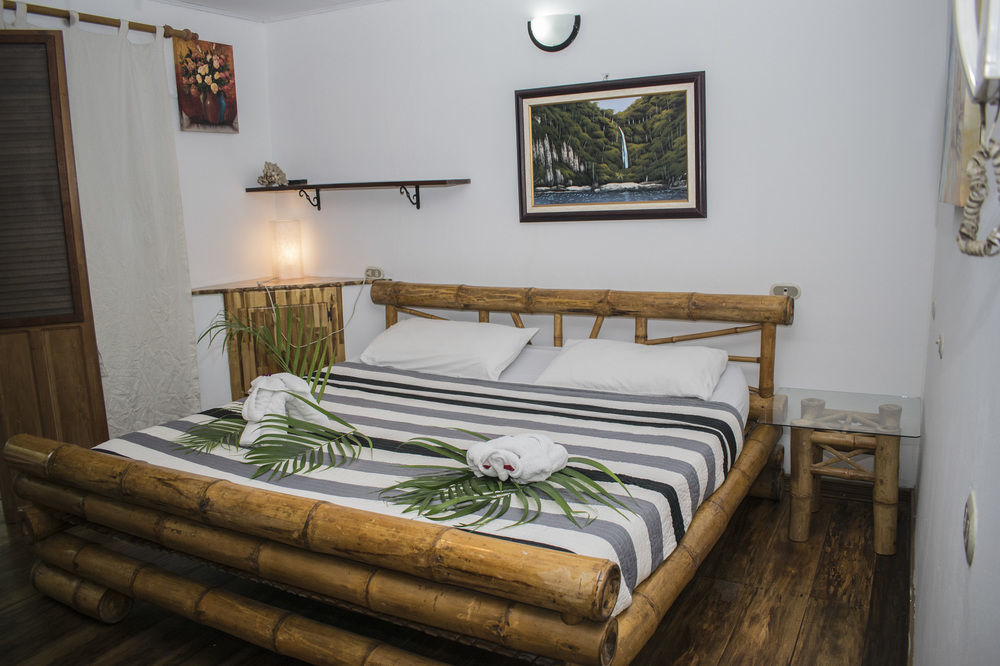 Bugabutik Hotel Resort Cocles Beach ภายนอก รูปภาพ