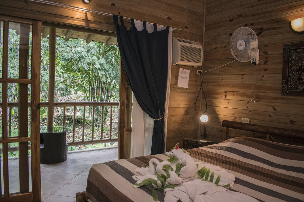 Bugabutik Hotel Resort Cocles Beach ภายนอก รูปภาพ